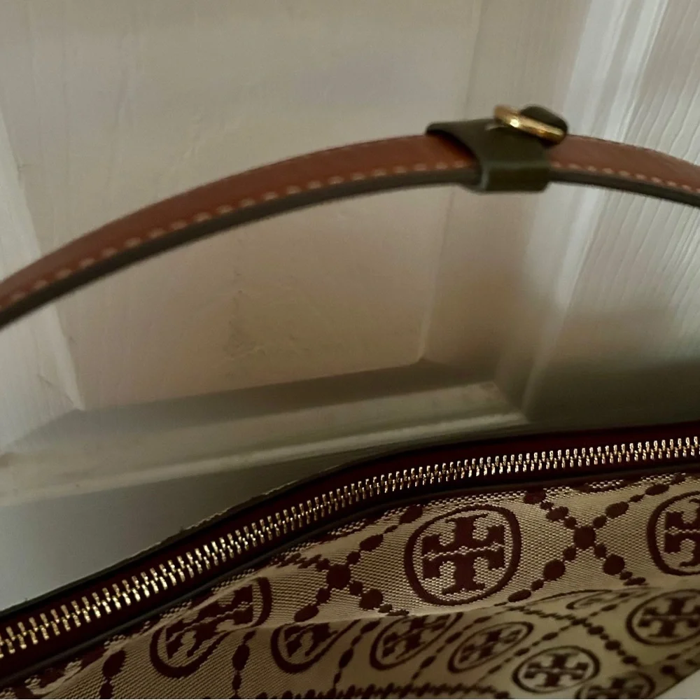 Tory Burch Patterned Shoulder Bag in Cream and Brown - Picture 6 of 7